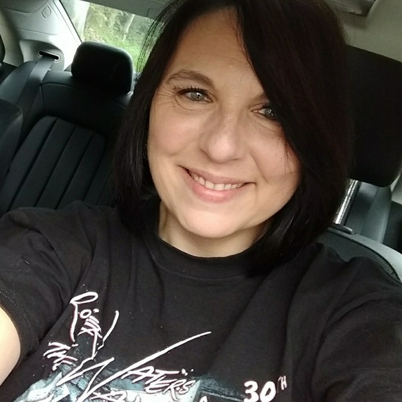 Meet your Posher, Kim - Picture 2 of 3